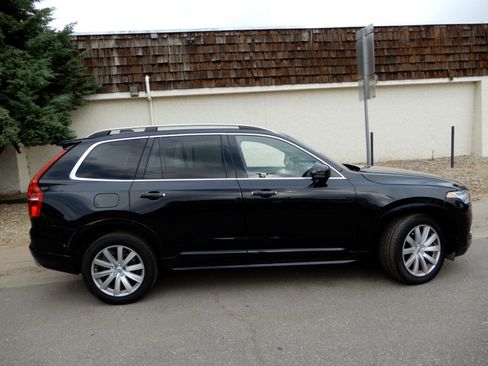 Used 2019 Volvo XC90 T6 Momentum w/ Advanced Package image 4