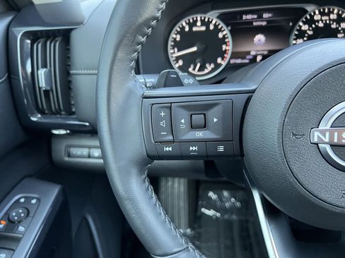 Used 2024 Nissan Pathfinder SV image 27