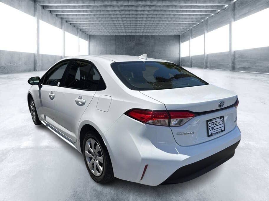 Used 2024 Toyota Corolla LE FWD image 4