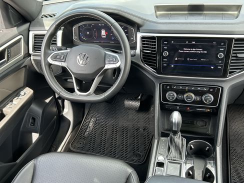 Used 2023 Volkswagen Atlas Cross Sport SE w/ Panoramic Sunroof Package FWD image 12