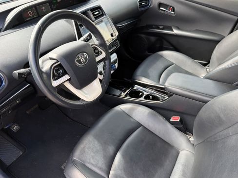 Used 2017 Toyota Prius Three Touring w/ Carpet Mat Package FWD image 9