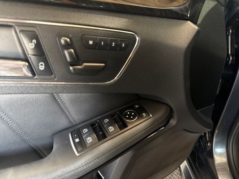 Used 2017 Mercedes-Benz E 300 4MATIC image 46