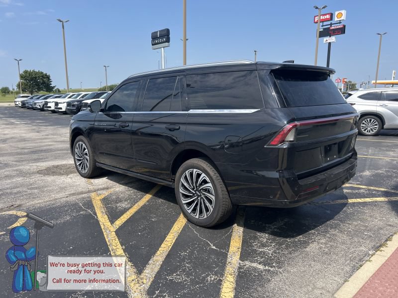 Used 2025 Lincoln Navigator Black Label AWD/4WD image 3