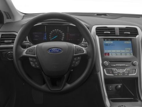 Used 2018 Ford Fusion SE image 7
