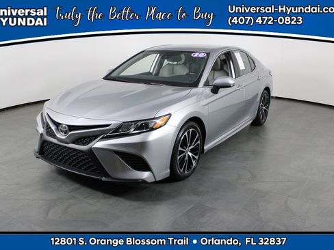 Used 2020 Toyota Camry SE image 1