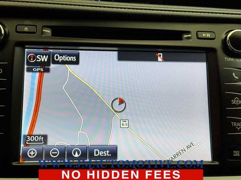 Used 2018 Toyota Highlander XLE AWD/4WD image 29