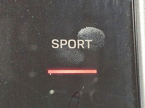 Used 2025 Porsche Macan image 24