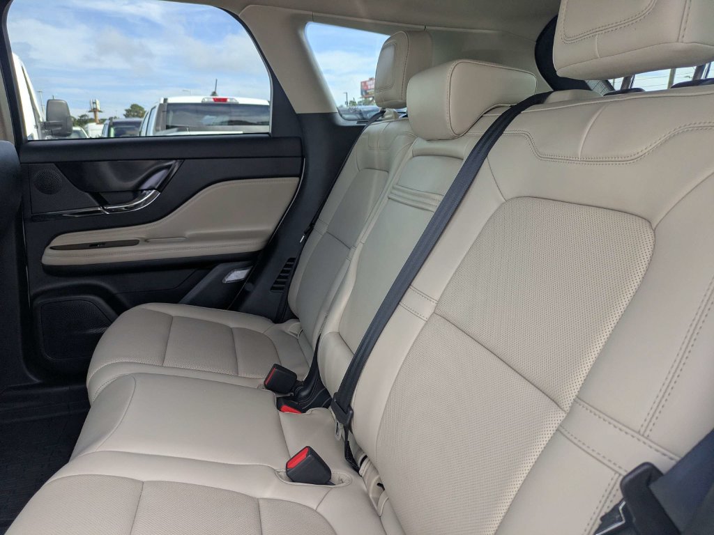 Used 2025 Lincoln Corsair Grand Touring AWD/4WD image 15