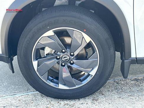Used 2024 Nissan Rogue SV w/ SV Premium Package AWD/4WD image 4