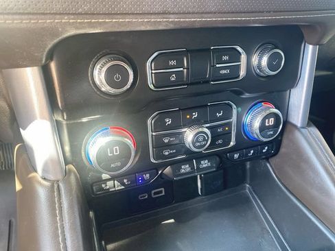 Used 2022 GMC Yukon XL SLT w/ SLT Premium Package AWD/4WD image 19