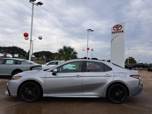 Used 2024 Toyota Camry XSE FWD image 8