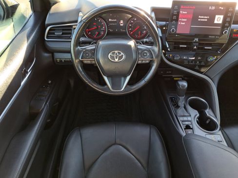 Used 2022 Toyota Camry XSE image 9