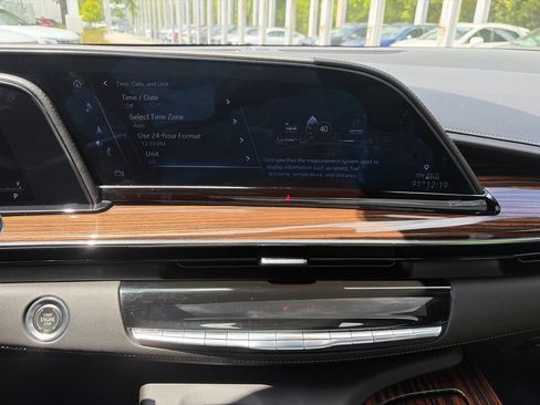 Used 2023 Cadillac Escalade ESV Premium Luxury RWD image 18