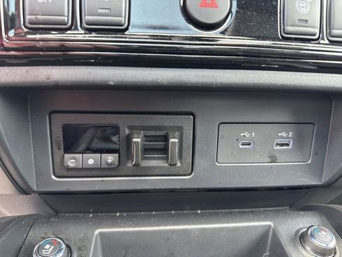 Used 2024 Nissan Titan PRO-4X w/ Pro-4x Convenience Package image 16