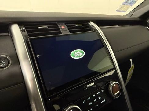 Certified 2025 Land Rover Discovery S image 17
