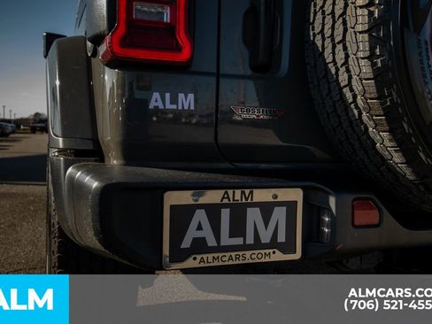 Used 2022 Jeep Wrangler Unlimited Sahara w/ Dual Top Group image 8