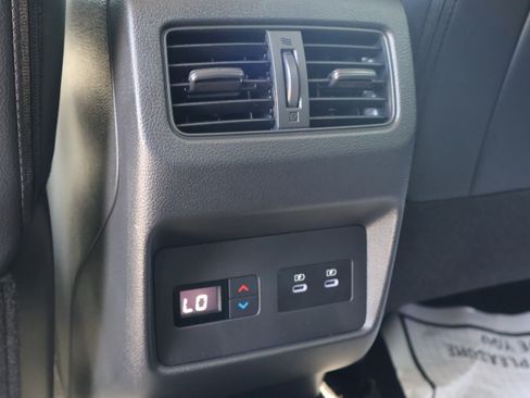 Used 2025 Nissan Rogue SL w/ Tech Package AWD/4WD image 18