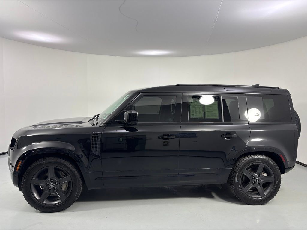 Used 2024 Land Rover Defender 110 X-Dynamic SE AWD/4WD image 4