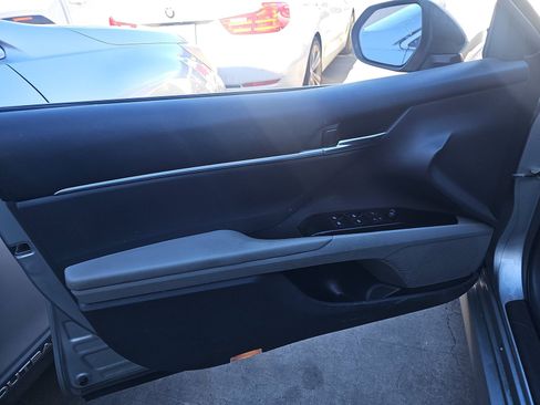 Used 2019 Toyota Camry LE image 9