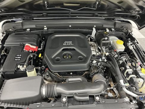 Used 2020 Jeep Wrangler Unlimited Sahara image 9