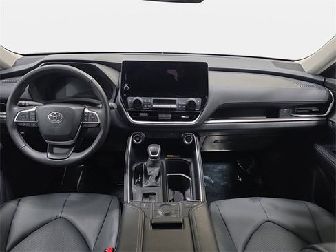 Used 2025 Toyota Grand Highlander AWD image 9