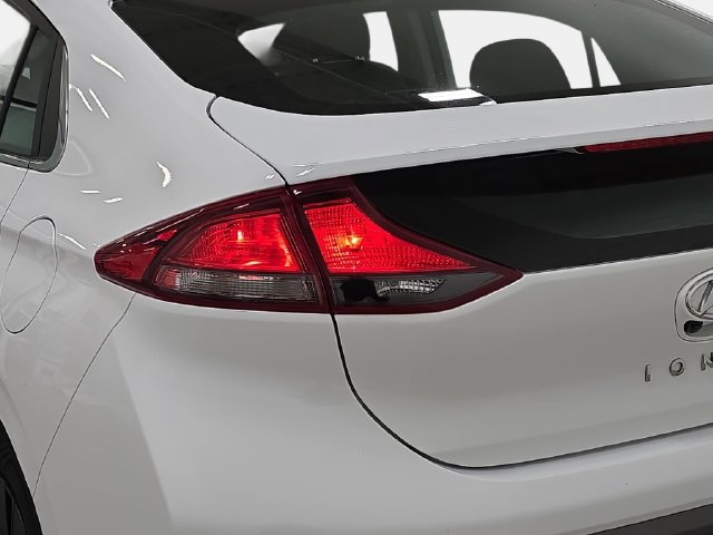 Used 2020 Hyundai Ioniq SE FWD image 33