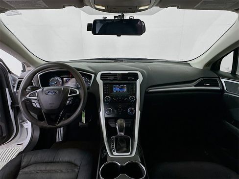 Used 2014 Ford Fusion SE image 3