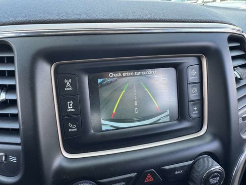 Used 2017 Jeep Grand Cherokee Laredo image 29