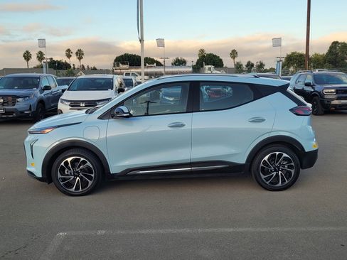 Used 2022 Chevrolet Bolt EUV Premier w/ Sun & Sound Package image 8