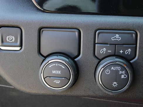 Used 2025 Chevrolet Silverado 1500 LT RWD image 21