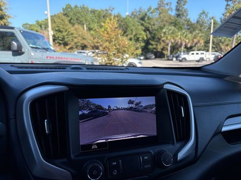 Used 2023 GMC Terrain SLT image 16