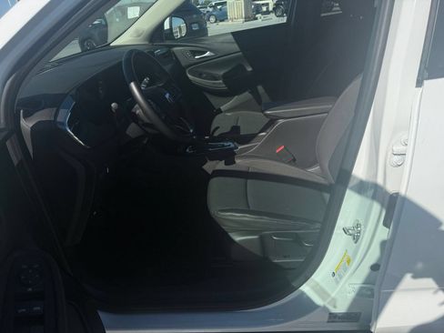 Used 2025 Buick Encore GX Preferred FWD image 25