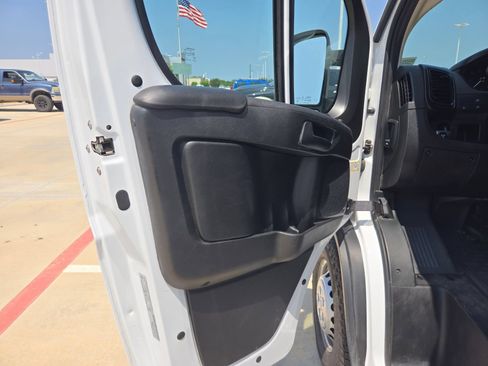 Used 2025 RAM ProMaster 2500 w/ Convenience Group FWD image 12