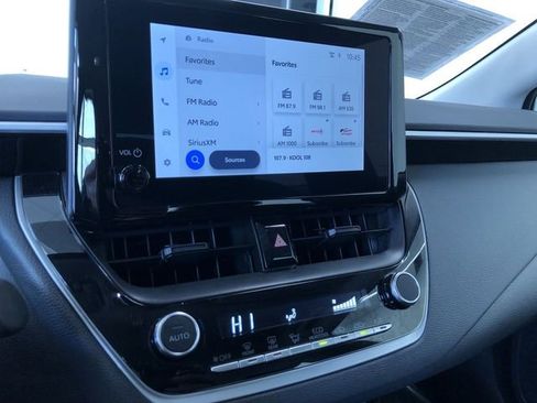 Certified 2025 Toyota Corolla LE image 28