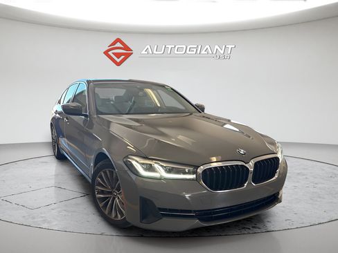 Used 2021 BMW 540i w/ Premium Package RWD image 2