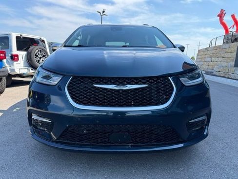 Used 2022 Chrysler Pacifica Pinnacle FWD image 8