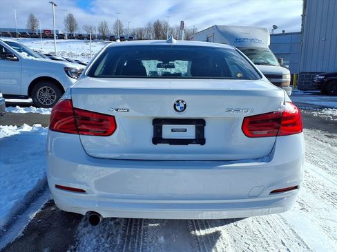 Used 2017 BMW 320i xDrive Sedan image 3