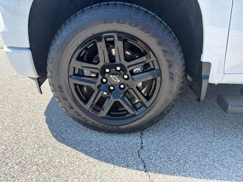 Used 2024 Chevrolet Silverado 1500 RST AWD/4WD image 17