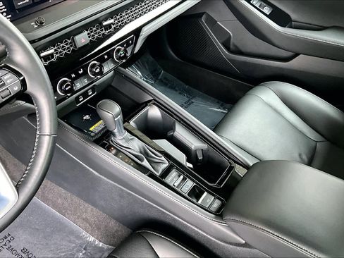 Used 2025 Honda Accord Touring image 16