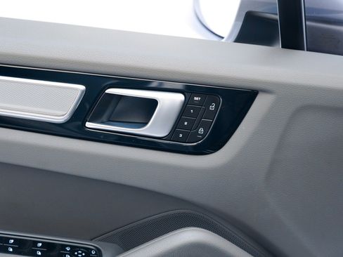 Used 2022 Porsche Cayenne image 23