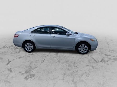 Used 2009 Toyota Camry LE image 2