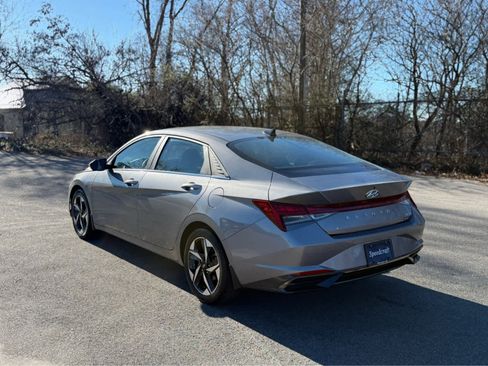 Used 2023 Hyundai Elantra Limited image 5
