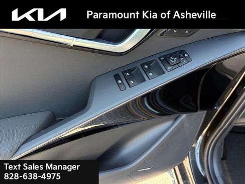 New 2025 Kia Niro SX image 25