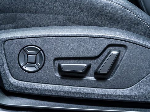 Used 2025 Audi Q4 e-tron Prestige w/ Sport Package image 26