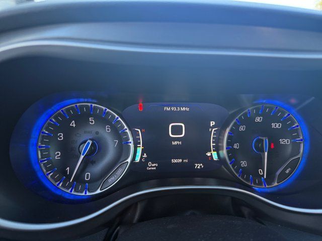 Used 2023 Chrysler Pacifica Touring-L FWD image 9