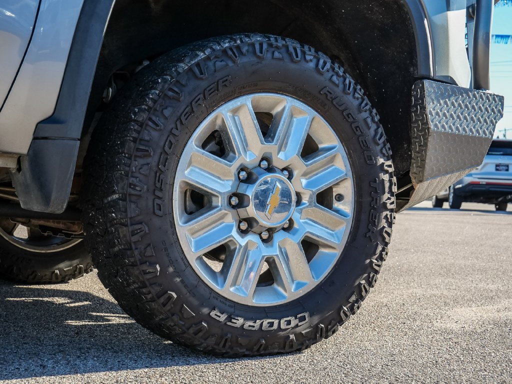 Used 2024 Chevrolet Silverado 3500 High Country w/ Technology Package AWD/4WD image 9