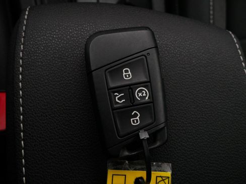 Certified 2024 Volkswagen Taos SE w/ Panoramic Sunroof Package image 34