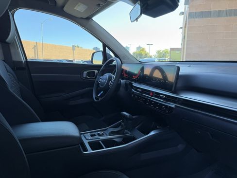 Used 2024 Kia Sorento LX image 38