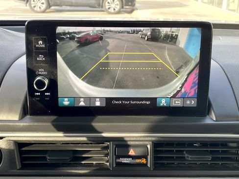 Used 2024 Honda Pilot Touring image 18