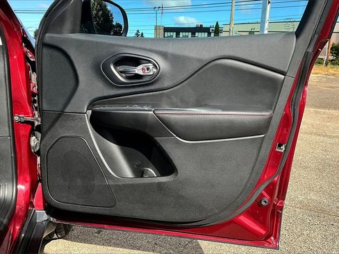 Used 2019 Jeep Cherokee Trailhawk image 24